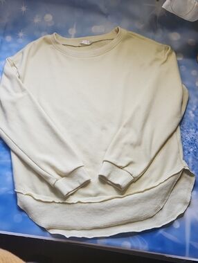 Women’s Relaxed Crewneck Sweatshirt - Pale Yellow